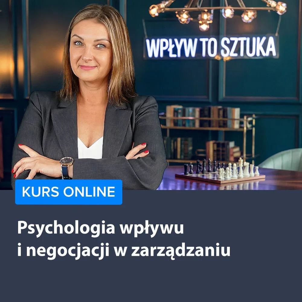 Kobieta w garniturze na tle napisu Wpływ to sztuka, szachownica, kurs online psychologii wpływu i negocjacji