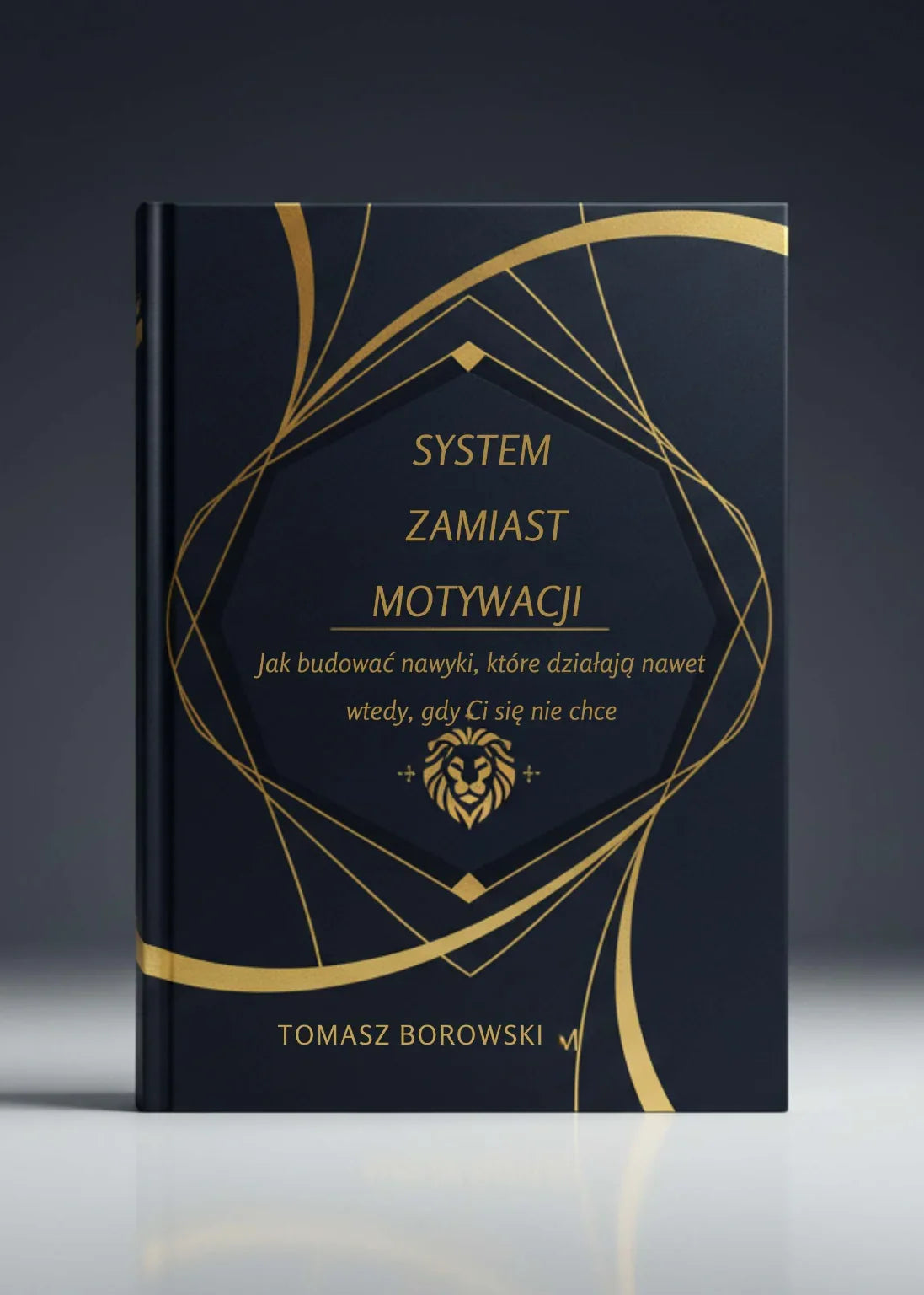Czarna książka "System zamiast motywacji" z złotymi zdobieniami i lwem na okładce, poradnik o budowaniu nawyków