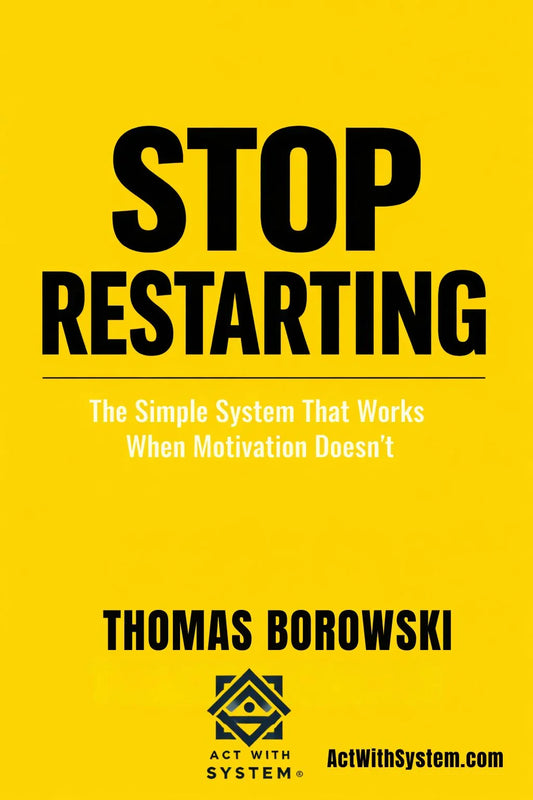 Okładka książki na żółtym tle z tytułem Stop Restarting, system działania bez motywacji.
